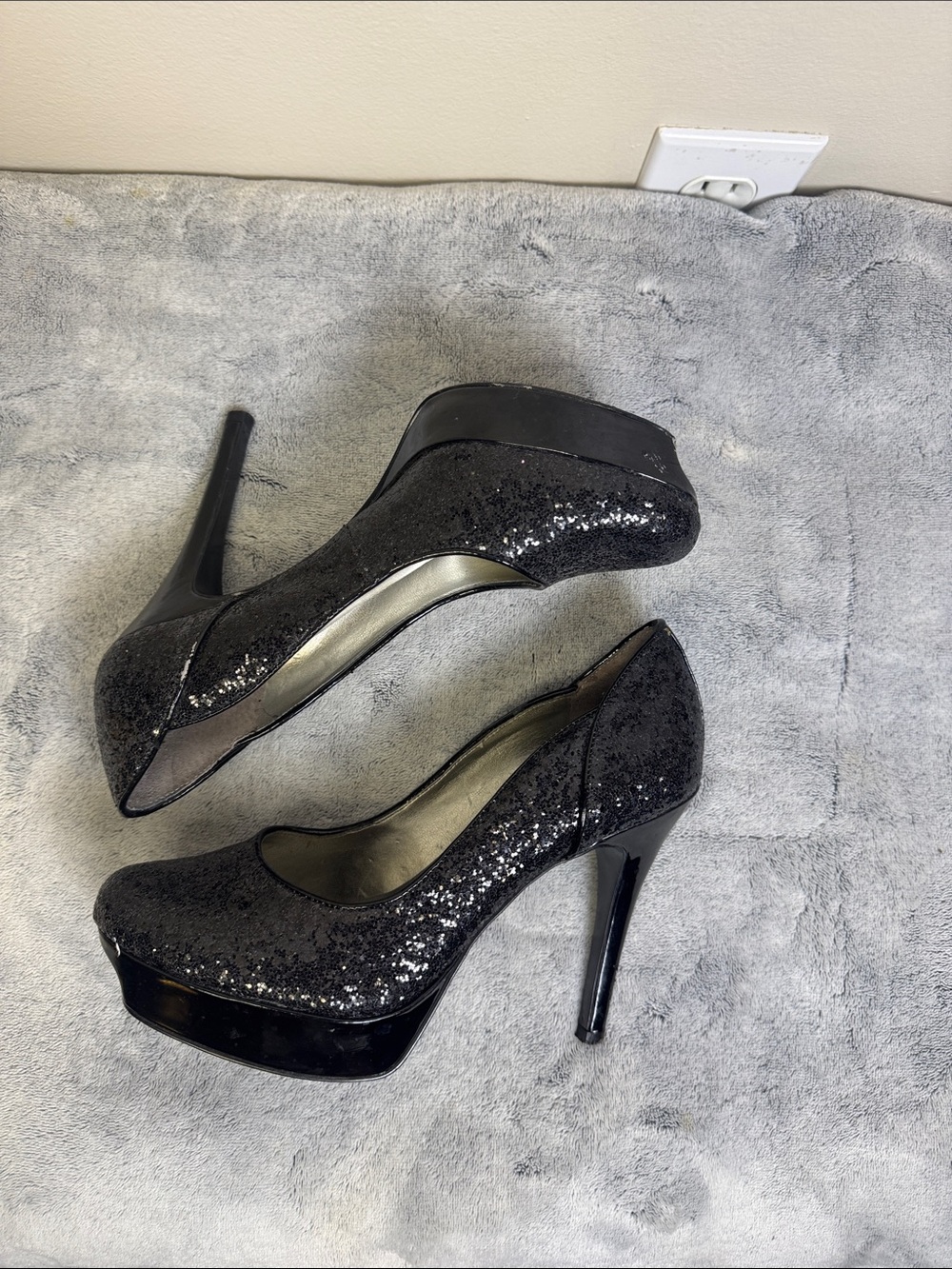 Guess Black Glitter Sparkly Platform Pumps Heels (Size 6.5) - Picture 2 of 12